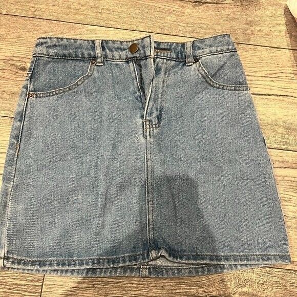 Forever 21 Small Womens Denim Jean Skirt With Pockets Zipper and Button - Picture 1 of 3
